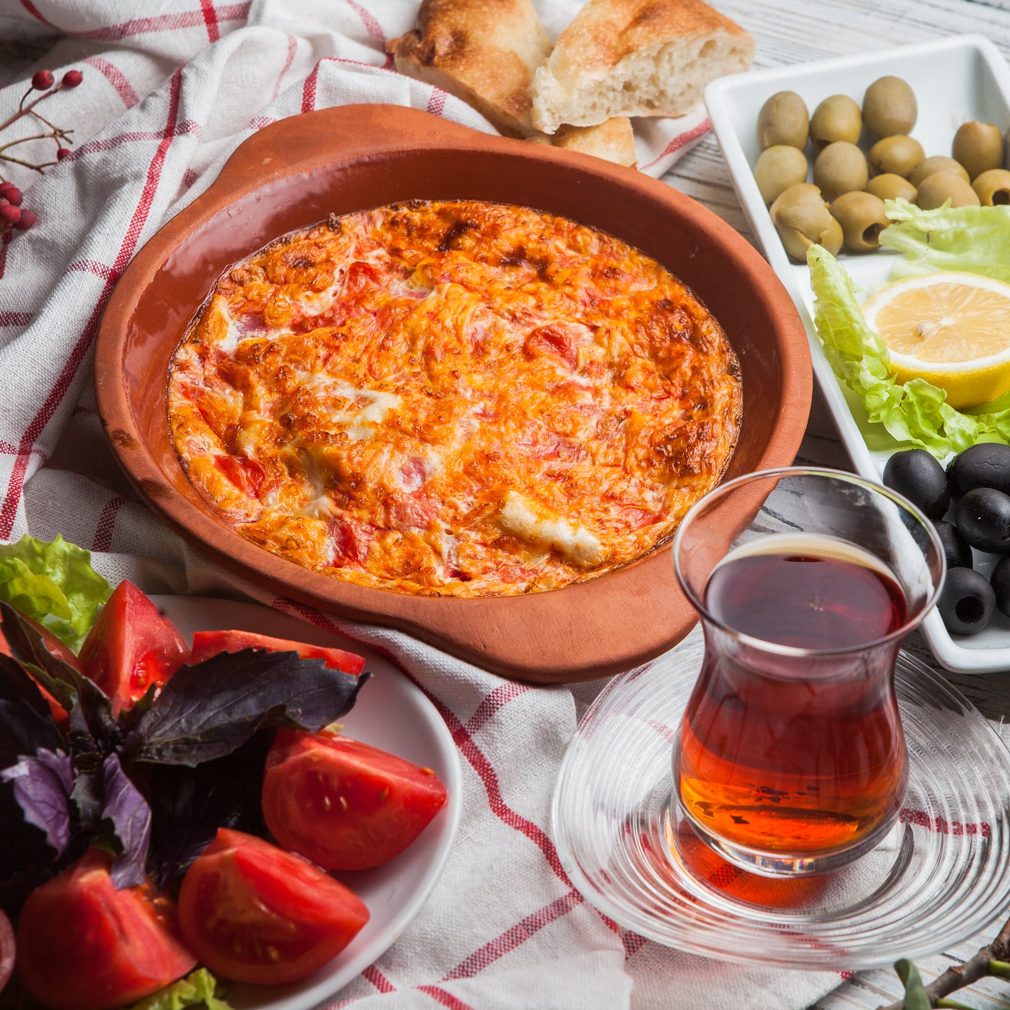 Menemen — Eier · Paprika · Tomate · Olivenöl · Gewürze